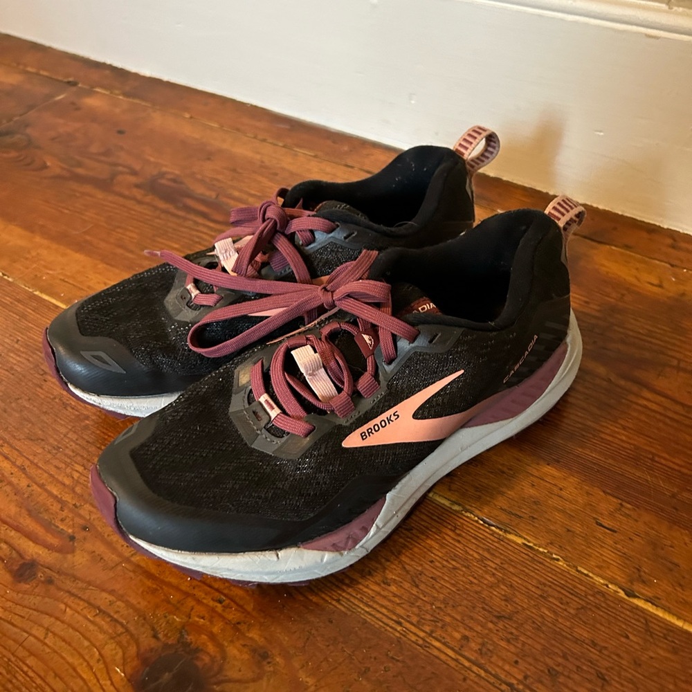 Like New Brooks Cascadia 15 size 5.5